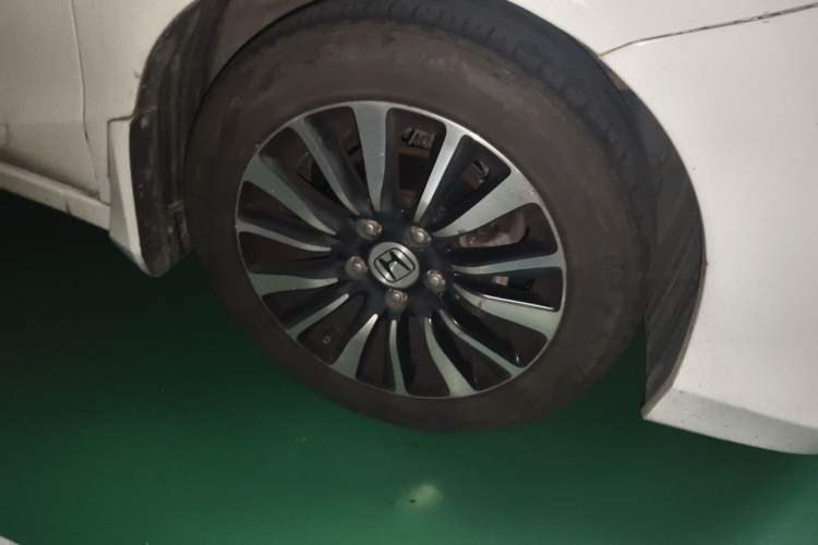 Used Honda Crider 2015 1.8L automatic luxury edition Right Front Wheel Hub