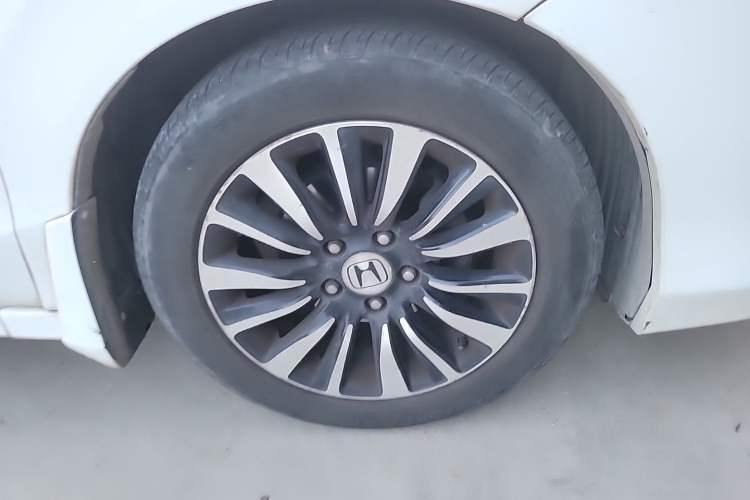 Used Honda Crider 2015 1.8L manual Comfort version Right Front Wheel Hub
