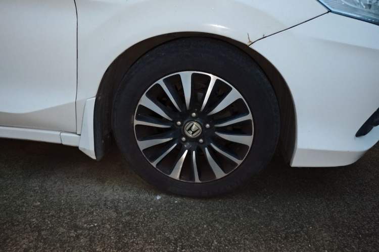 Used Honda Crider 2015 1.8L automatic luxury edition Right Front Wheel Hub