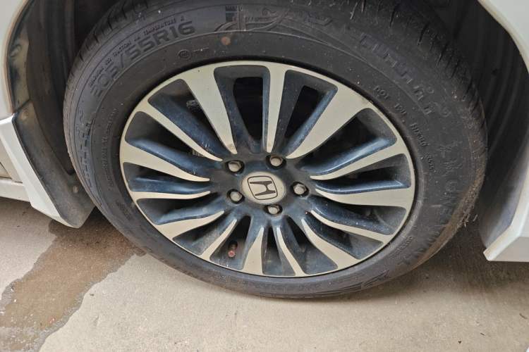 Used Honda Crider 2015 1.8L automatic luxury edition Right Front Wheel Hub