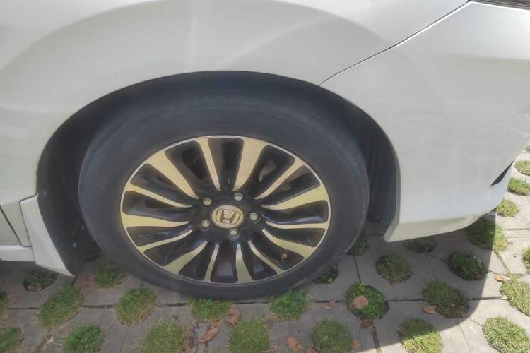 Used Honda Crider 2015 1.8L automatic luxury edition Right Front Wheel Hub