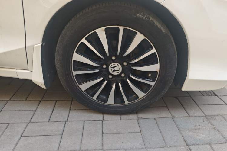 Used Honda Crider 2015 1.8L automatic luxury edition Right Front Wheel Hub