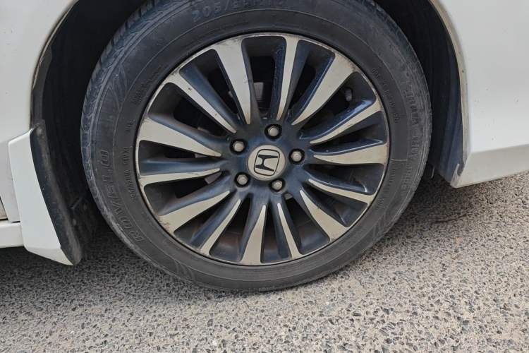 Used Honda Crider 2015 1.8L automatic luxury edition Right Front Wheel Hub