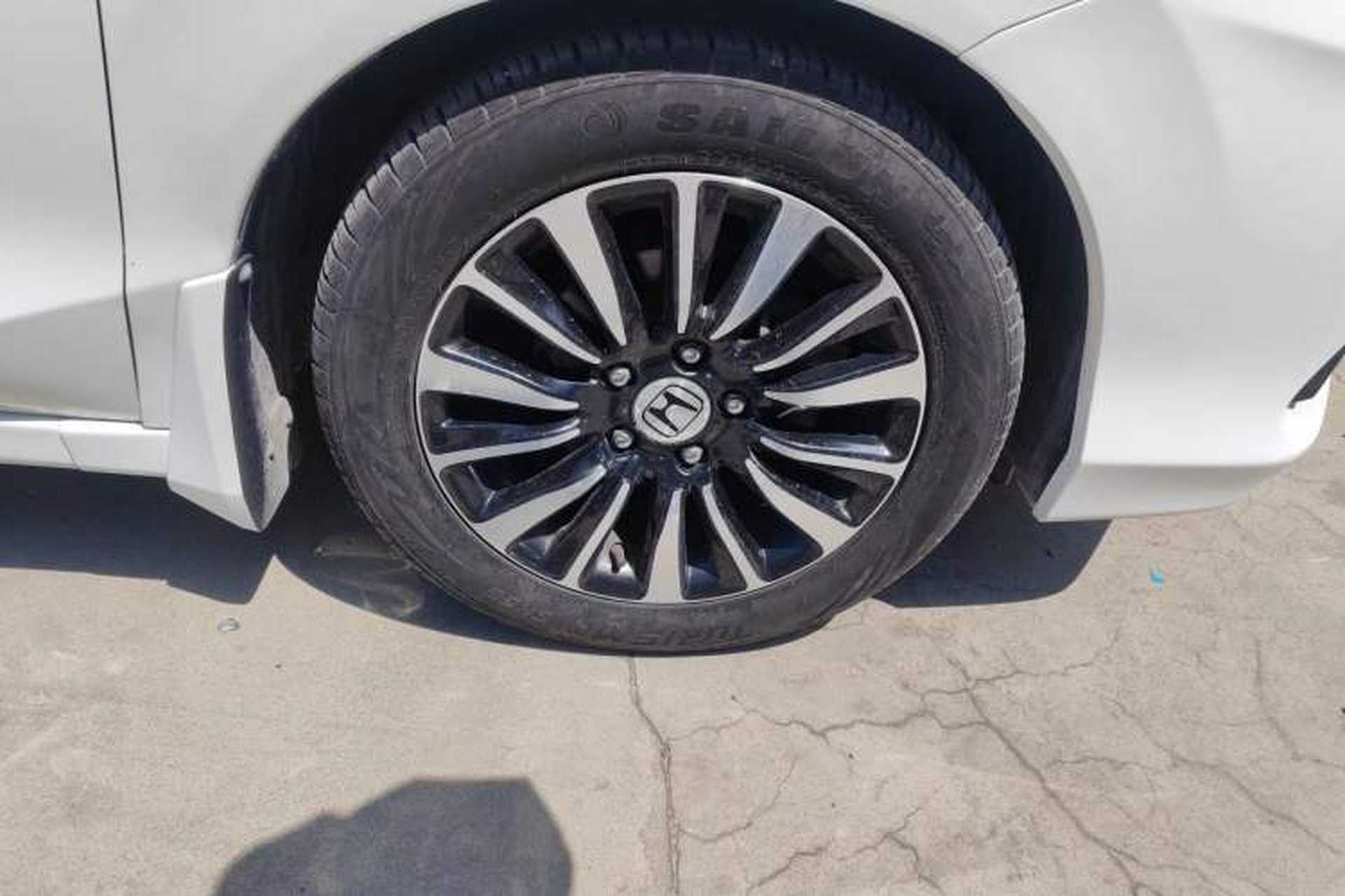 Used Honda Crider 2015 1.8L manual luxury version Right Front Wheel Hub
