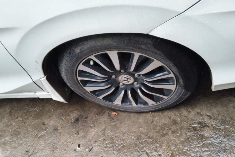 Used Honda Crider 2015 1.8L automatic comfort version Right Front Wheel Hub
