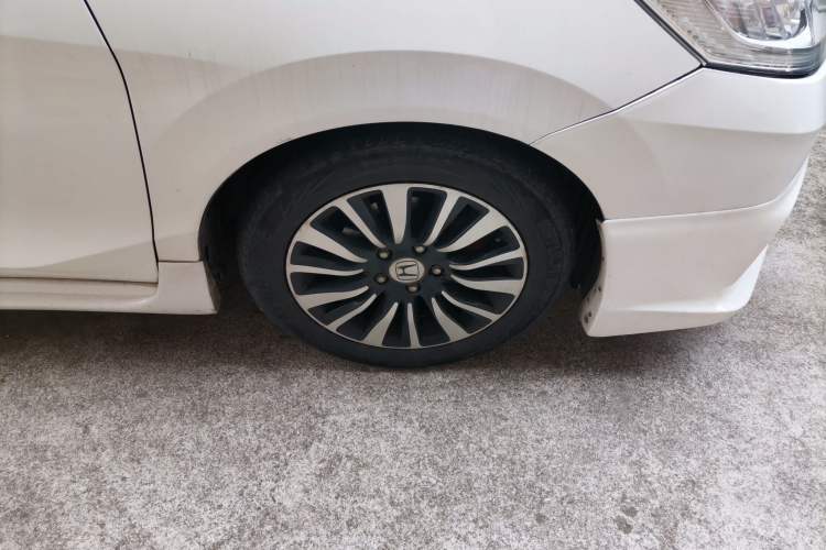 Used Honda Crider 2015 1.8L Automatic Ultra-Configured Limited Edition Right Front Wheel Hub
