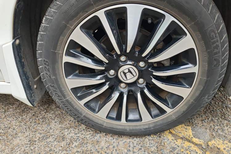 Used Honda Crider 2015 1.8L manual Comfort version Right Front Wheel Hub