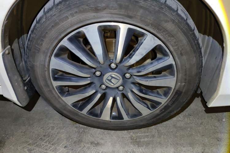 Used Honda Crider 2015 1.8L Automatic Ultra-Configured Limited Edition Right Front Wheel Hub