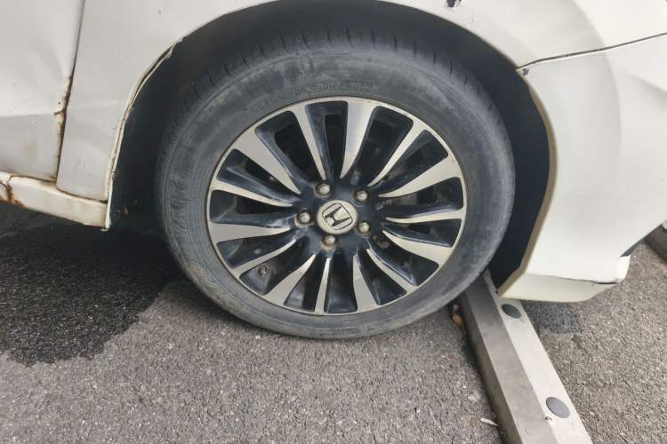 Used Honda Crider 2015 1.8L manual Comfort version Right Front Wheel Hub