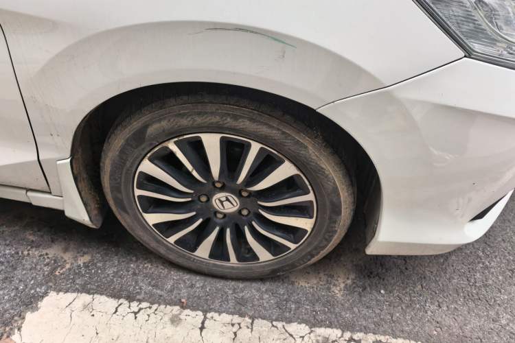 Used Honda Crider 2015 1.8L automatic luxury edition Right Front Wheel Hub