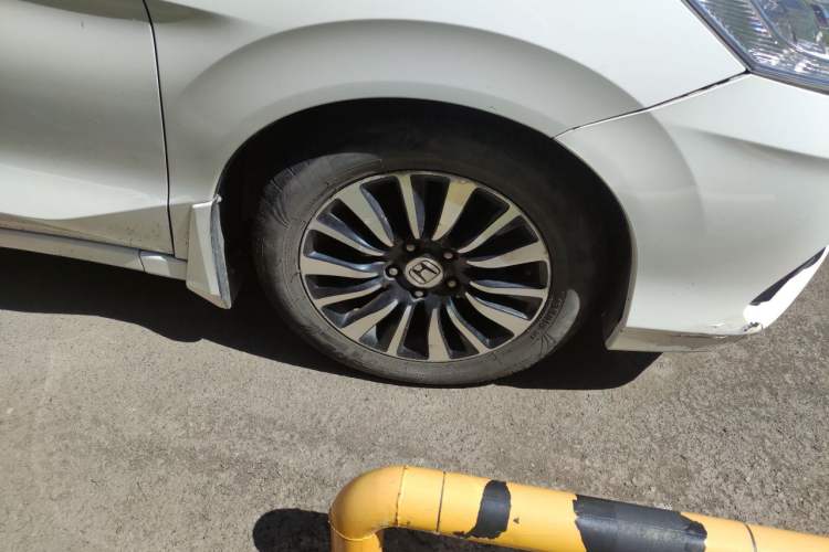 Used Honda Crider 2015 1.8L automatic luxury edition Right Front Wheel Hub