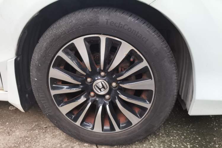 Used Honda Crider 2015 1.8L automatic luxury edition Right Front Wheel Hub