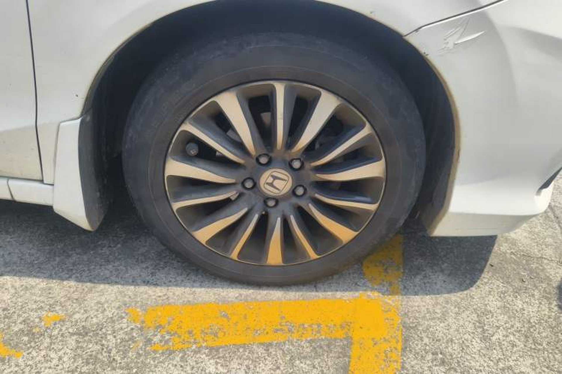 Used Honda Crider 2015 1.8L automatic luxury edition Right Front Wheel Hub