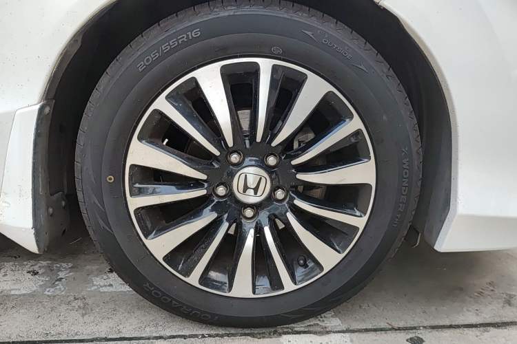 Used Honda Crider 2015 1.8L automatic luxury edition Right Front Wheel Hub