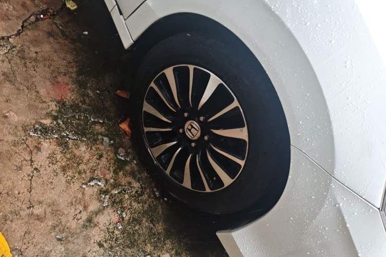 Used Honda Crider 2015 1.8L automatic luxury edition Right Front Wheel Hub