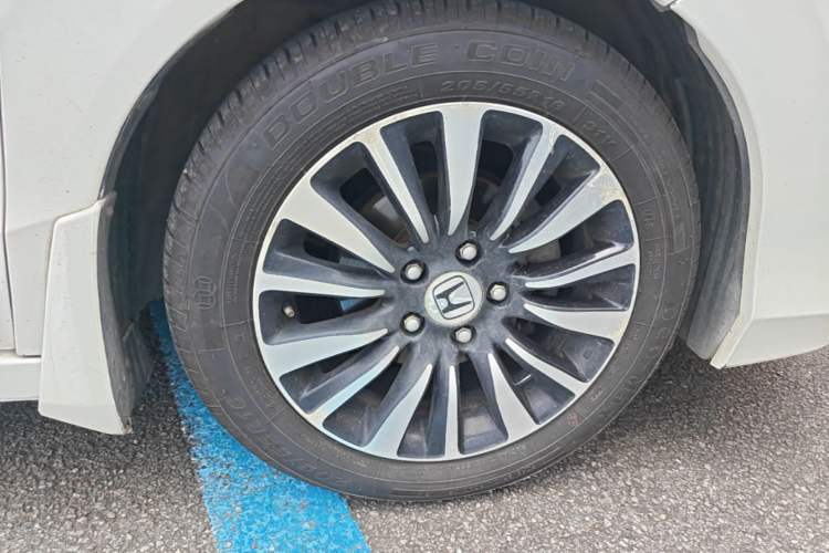 Used Honda Crider 2015 1.8L automatic luxury edition Right Front Wheel Hub