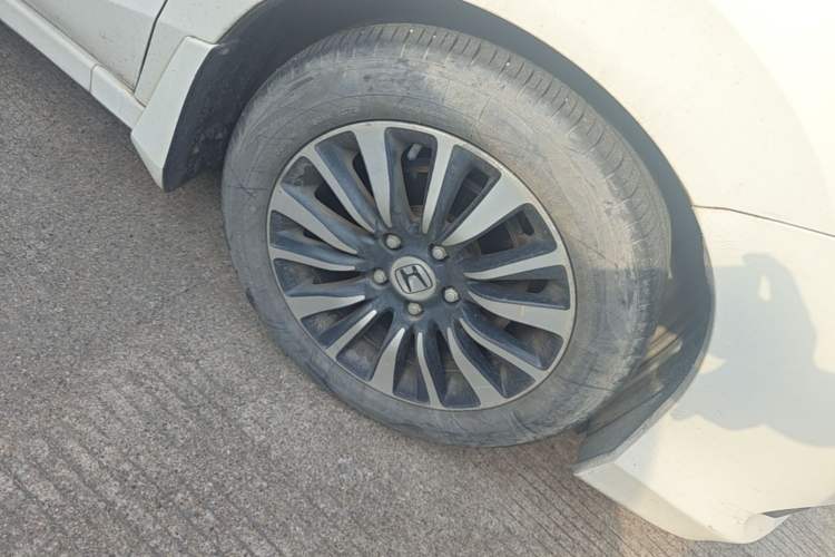 Used Honda Crider 2015 1.8L automatic comfort version Right Front Wheel Hub