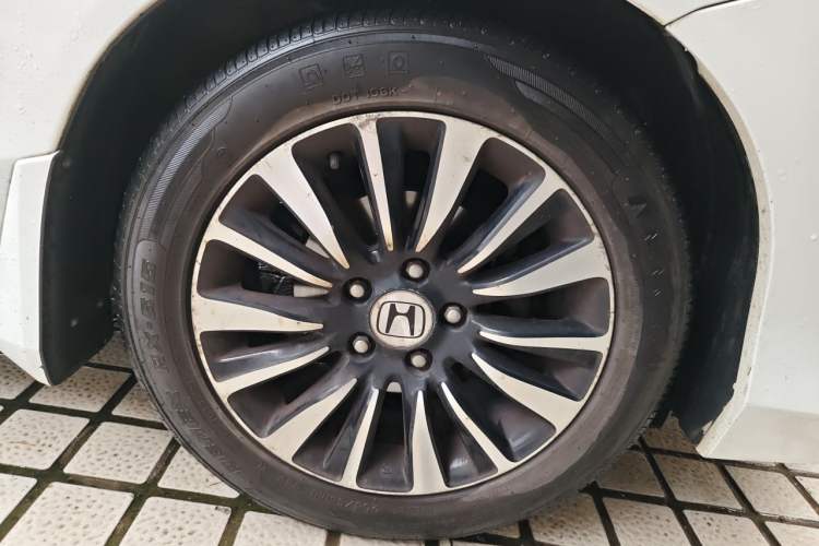 Used Honda Crider 2015 1.8L Automatic Ultra-Configured Limited Edition Right Front Wheel Hub