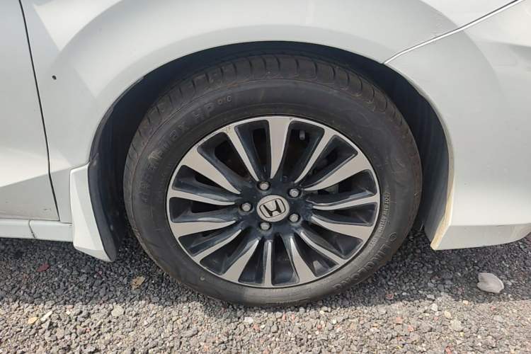 Used Honda Crider 2015 1.8L automatic luxury edition Right Front Wheel Hub