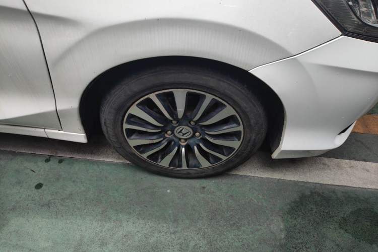 Used Honda Crider 2015 1.8L automatic luxury edition Right Front Wheel Hub