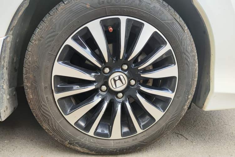 Used Honda Crider 2015 1.8L automatic luxury edition Right Front Wheel Hub