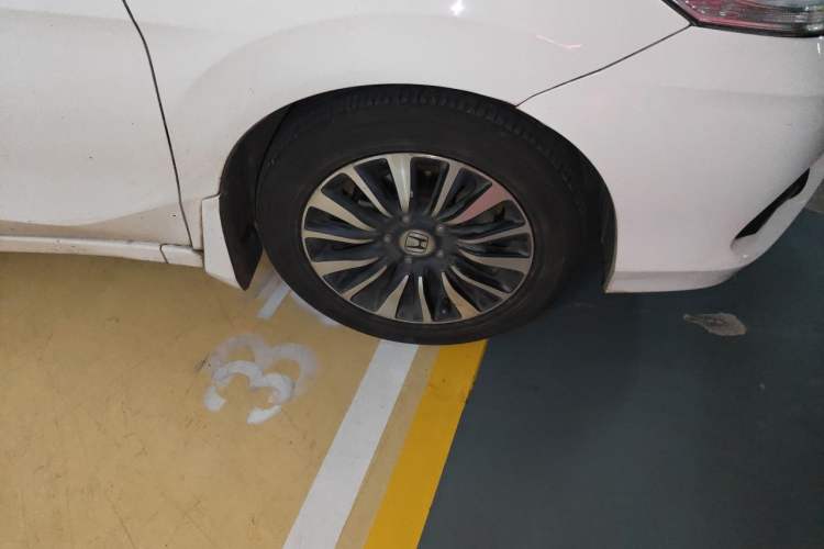 Used Honda Crider 2015 1.8L automatic luxury edition Right Front Wheel Hub