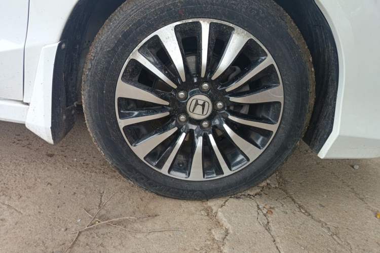 Used Honda Crider 2015 1.8L automatic luxury edition Right Front Wheel Hub