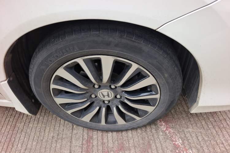 Used Honda Crider 2015 1.8L automatic luxury edition Right Front Wheel Hub