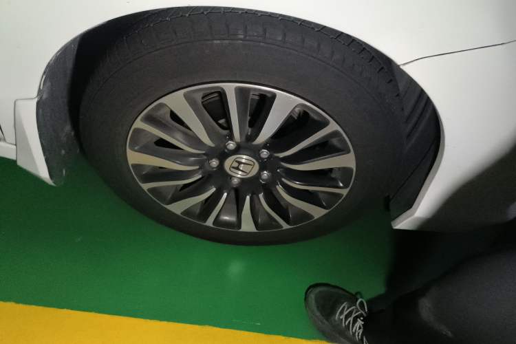 Used Honda Crider 2015 1.8L automatic luxury edition Right Front Wheel Hub
