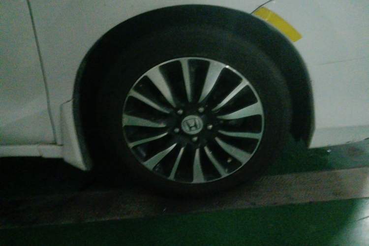 Used Honda Crider 2015 1.8L automatic luxury edition Right Front Wheel Hub