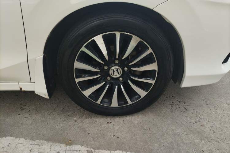 Used Honda Crider 2015 1.8L automatic luxury edition Right Front Wheel Hub