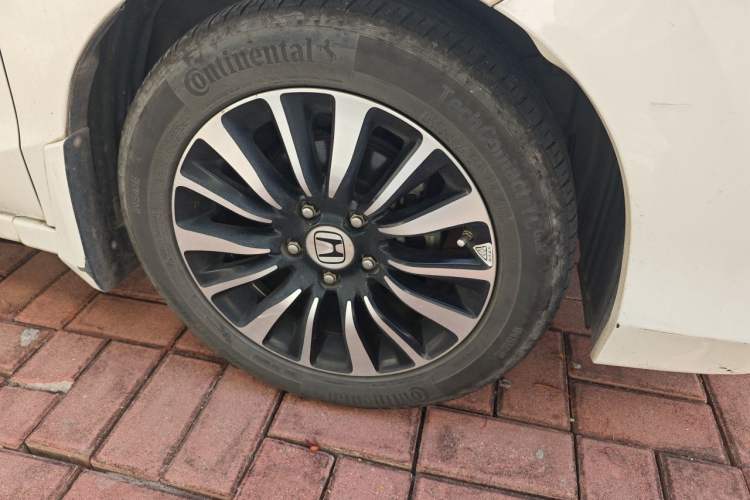 Used Honda Crider 2015 1.8L automatic comfort version Right Front Wheel Hub