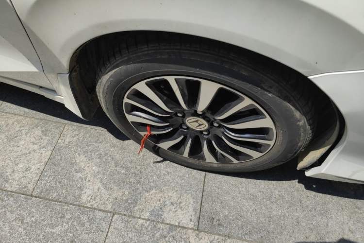 Used Honda Crider 2015 1.8L Automatic Ultra-Configured Limited Edition Right Front Wheel Hub