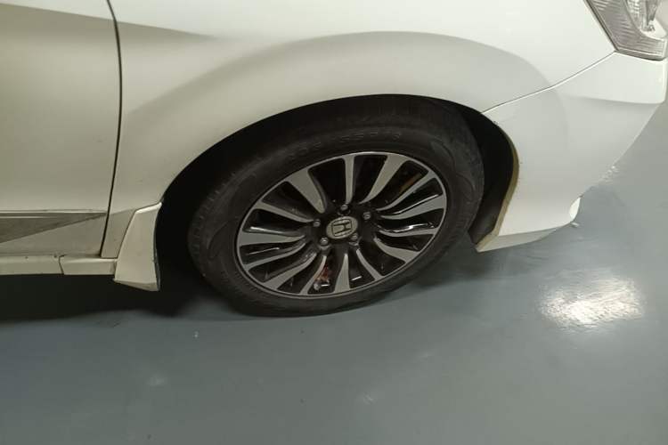 Used Honda Crider 2015 1.8L automatic luxury edition Right Front Wheel Hub