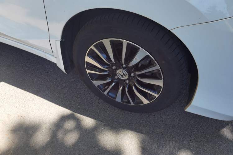 Used Honda Crider 2015 1.8L automatic comfort version Right Front Wheel Hub