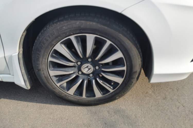 Used Honda Crider 2015 1.8L automatic luxury edition Right Front Wheel Hub