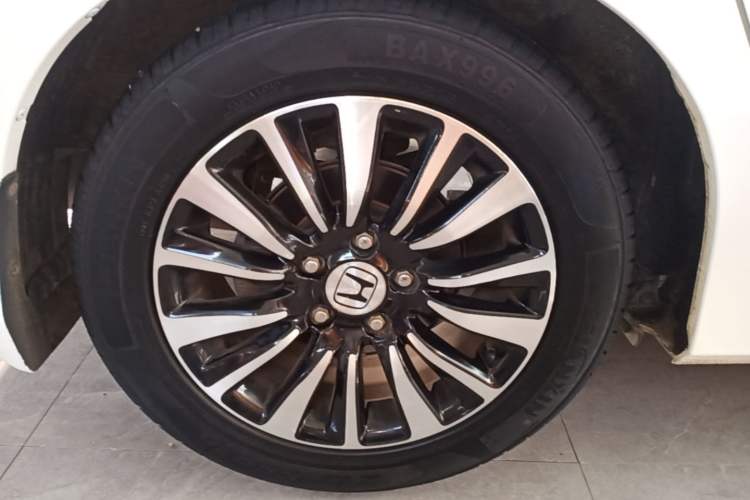 Used Honda Crider 2015 1.8L Automatic Ultra-Configured Limited Edition Right Rear Wheel Hub