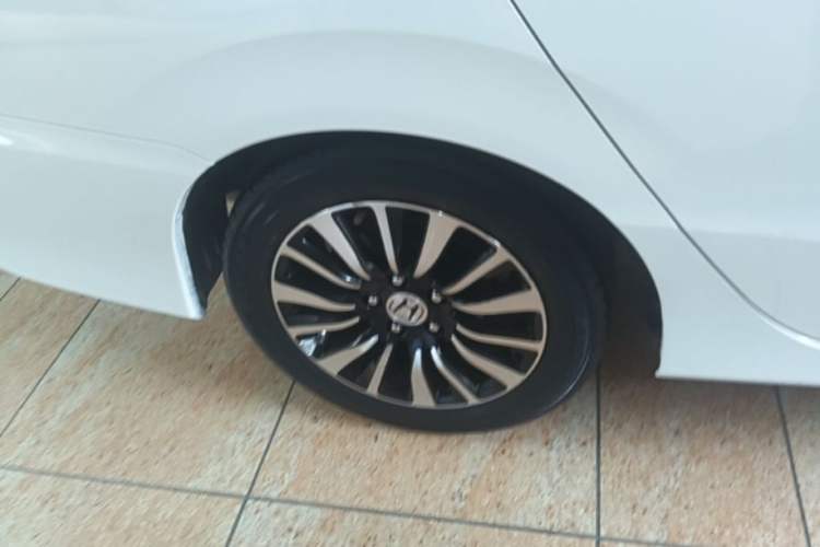 Used Honda Crider 2015 1.8L automatic luxury edition Right Rear Wheel Hub