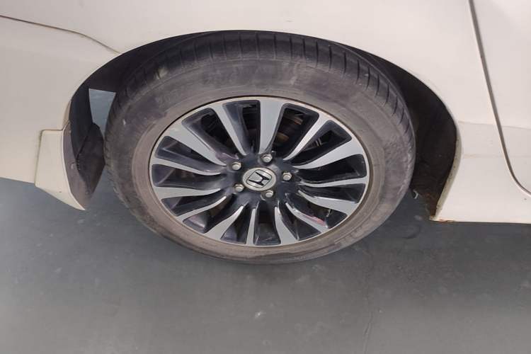 Used Honda Crider 2015 1.8L automatic luxury edition Right Rear Wheel Hub