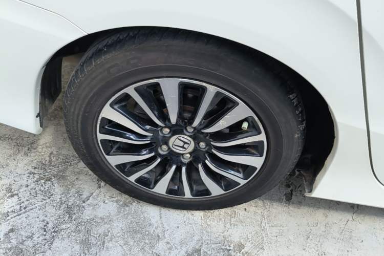 Used Honda Crider 2015 1.8L automatic luxury edition Right Rear Wheel Hub