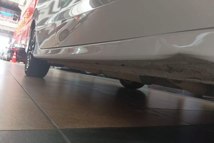Used Honda Crider 2015 1.8L automatic luxury edition Right Side Sill
