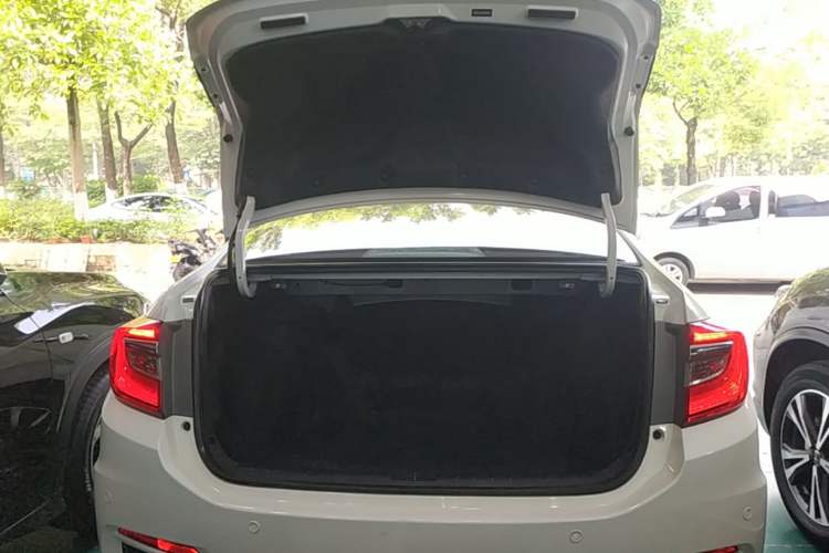 Used Honda Crider 2015 1.8L automatic comfort version Trunk