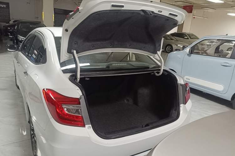Used Honda Crider 2015 1.8L automatic comfort version Trunk