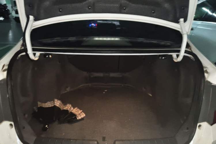 Used Honda Crider 2015 1.8L automatic luxury edition Trunk