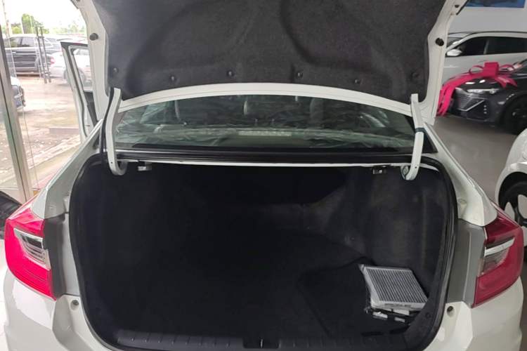 Used Honda Crider 2015 1.8L automatic luxury edition Trunk