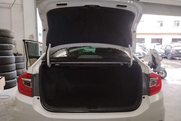 Used Honda Crider 2015 1.8L automatic luxury edition Trunk