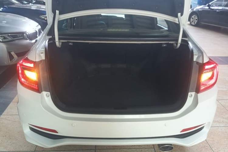 Used Honda Crider 2015 1.8L automatic luxury edition Trunk