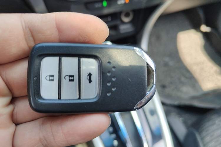 Used Honda Crider 2015 1.8L automatic luxury edition Vehicle Key