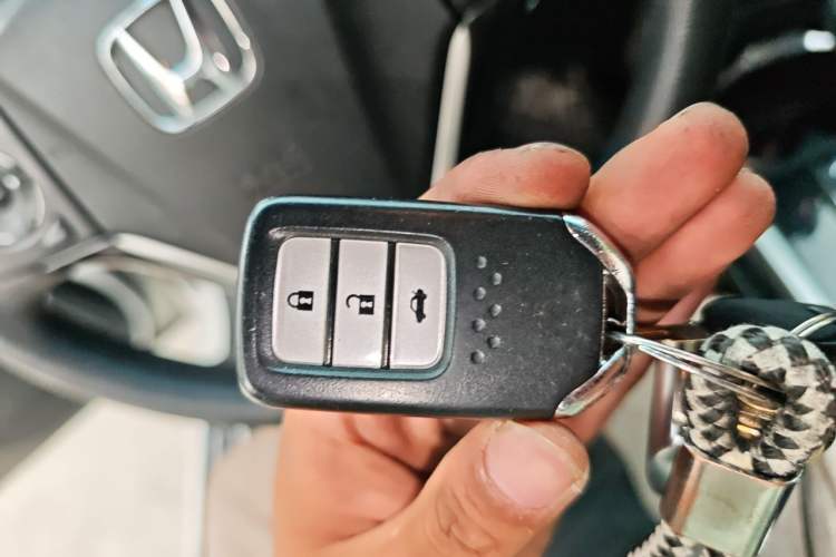 Used Honda Crider 2015 1.8L automatic luxury edition Vehicle Key