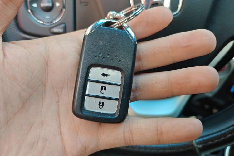 Used Honda Crider 2015 1.8L automatic luxury edition Vehicle Key